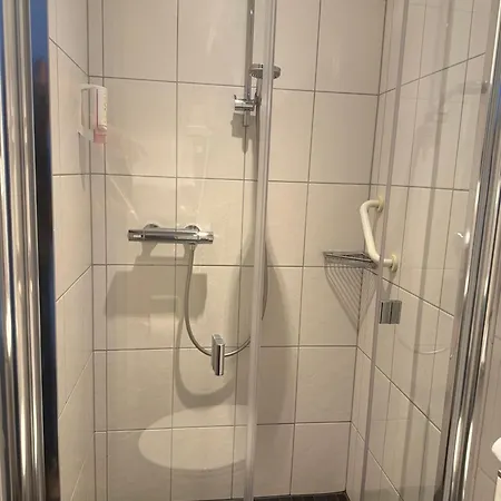 Am Vogelsanger Weg 3* Dusseldorf