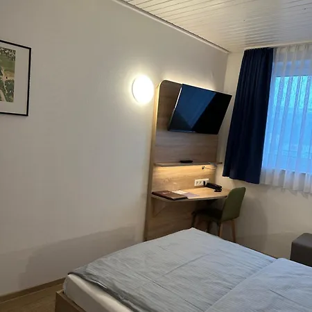 Am Vogelsanger Weg 3* Dusseldorf