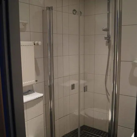 Am Vogelsanger Weg 3* Dusseldorf