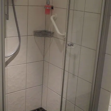 Am Vogelsanger Weg 3*