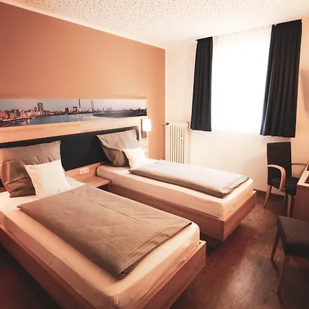 Am Vogelsanger Weg 3* Ντίσελντορφ