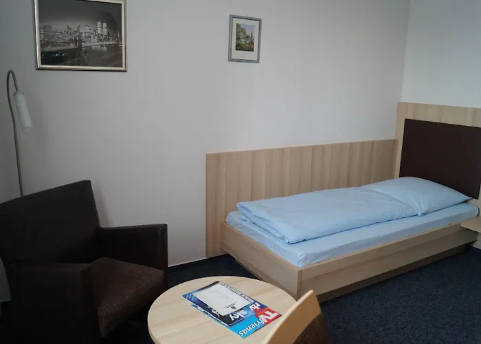 Hotel Am Vogelsanger Weg 3*