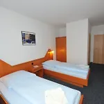 アム フォーゲルザンガー ヴェフ ホテル 3*