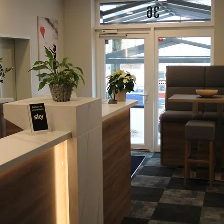 Am Vogelsanger Weg 3*