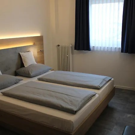 Hotel Am Vogelsanger Weg 3*