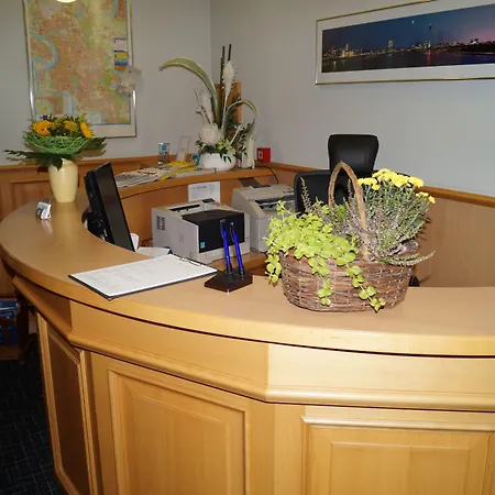 Hotel Am Vogelsanger Weg 3*