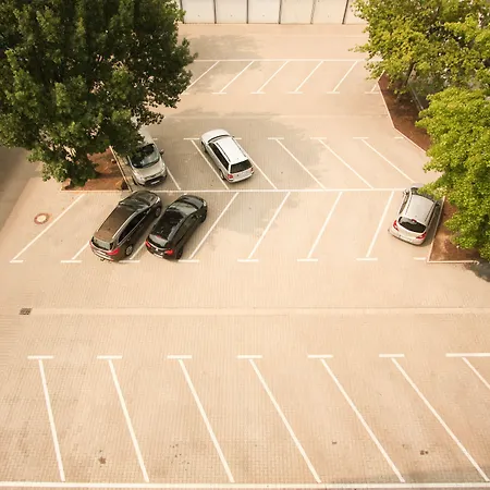 Am Vogelsanger Weg 3* Ντίσελντορφ