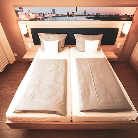 Am Vogelsanger Weg Hotel