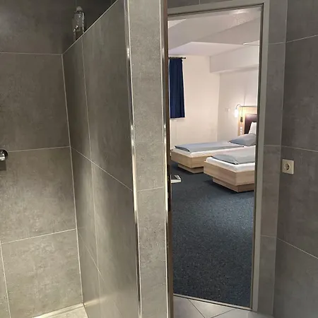 Am Vogelsanger Weg Hotel 3*