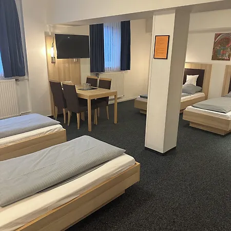 Hotel Am Vogelsanger Weg 3*