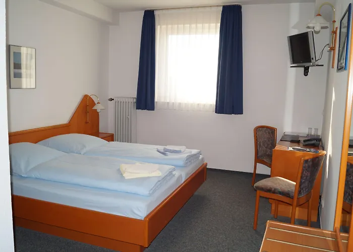 Am Vogelsanger Weg 3*