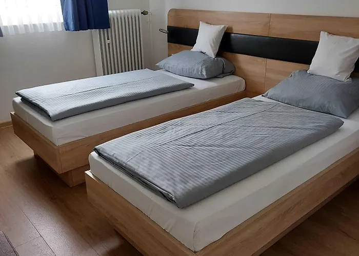 Am Vogelsanger Weg 3* Dusseldorf