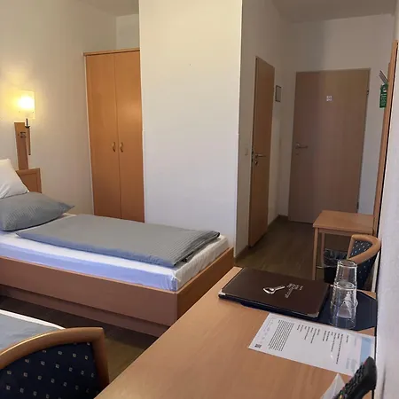 Am Vogelsanger Weg Hotell 3*
