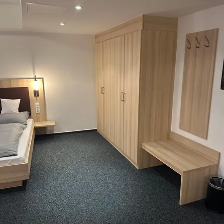 Hotell Am Vogelsanger Weg 3*