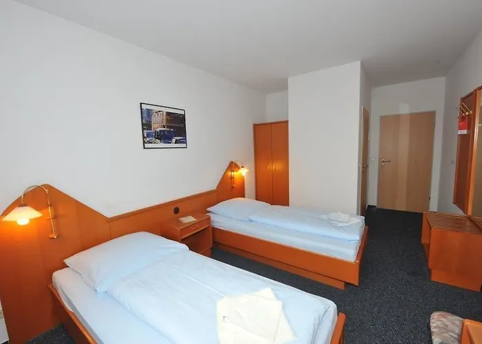 Am Vogelsanger Weg Otel 3*